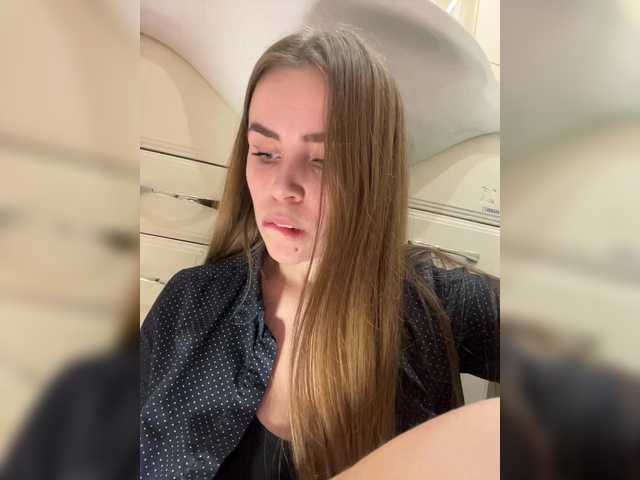 Entra en el chat con el modelo LolaSexxx LolaSexxx