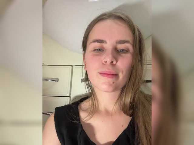 Accedi alla chat con il nickname LolaSexxx LolaSexxx