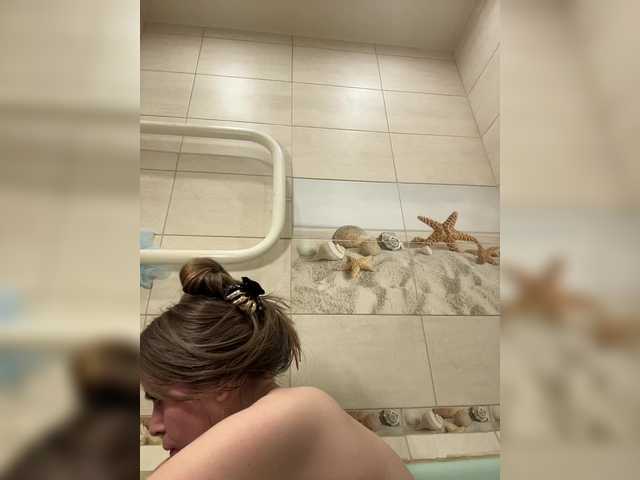 Accedi alla chat con il nickname LolaSexxx LolaSexxx