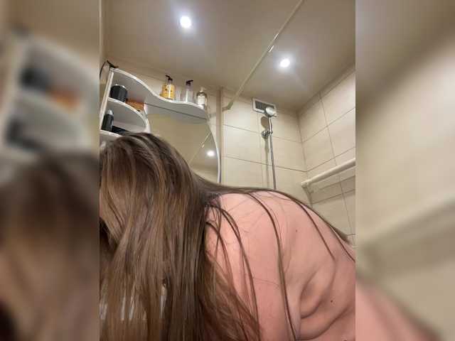 Entra en el chat con el modelo LolaSexxx LolaSexxx