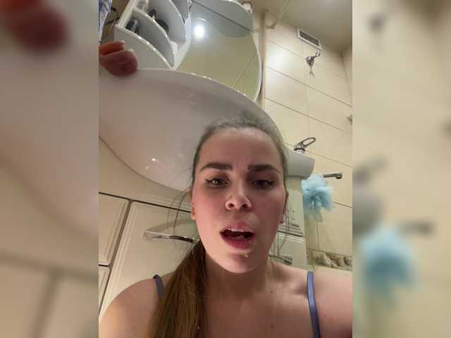 Entra en el chat con el modelo LolaSexxx LolaSexxx