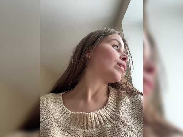 Entra en el chat con el modelo LolaSexxx LolaSexxx