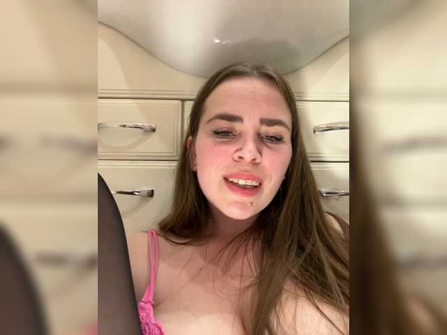 Entra en el chat con el modelo LolaSexxx LolaSexxx