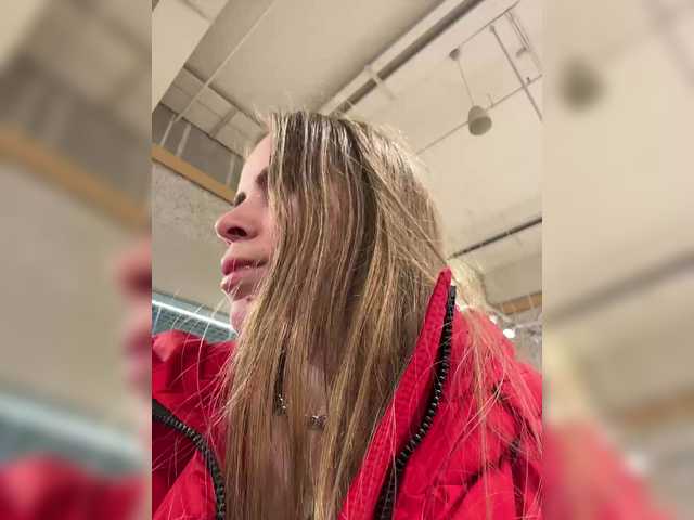 Entra en el chat con el modelo LolaSexxx LolaSexxx