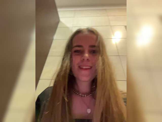 go to chat with LolaSexxx