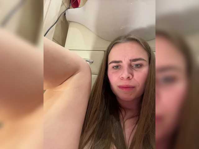 Entra en el chat con el modelo LolaSexxx LolaSexxx