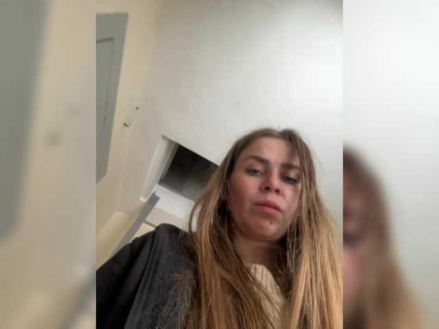 Accedi alla chat con il nickname LolaSexxx LolaSexxx