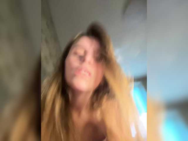 Accedi alla chat con il nickname LolaSexxx LolaSexxx