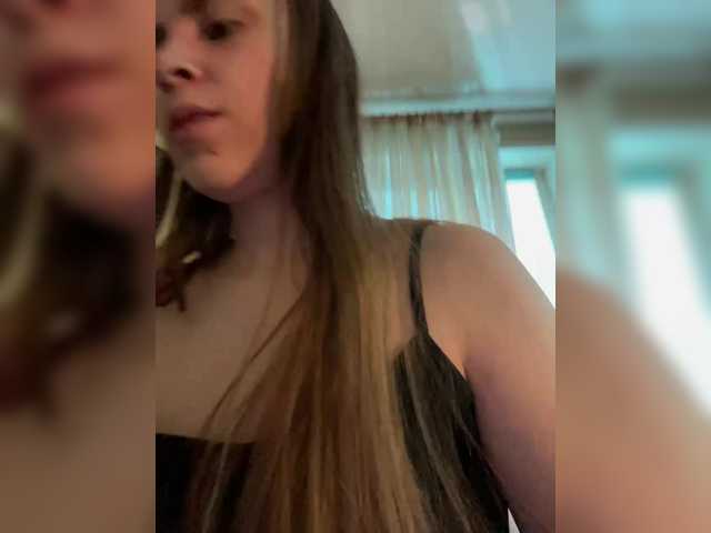 Entra en el chat con el modelo LolaSexxx LolaSexxx