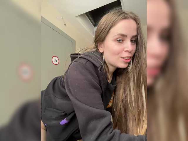 Accedi alla chat con il nickname LolaSexxx LolaSexxx