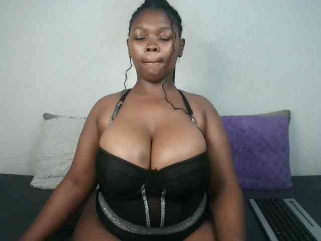 Thickqueenxxx webcam