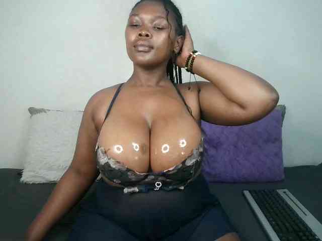 Thickqueenxxx webcam