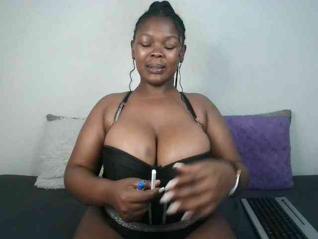 Thickqueenxxx webcam