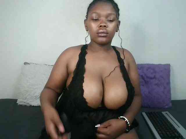 Thickqueenxxx webcam