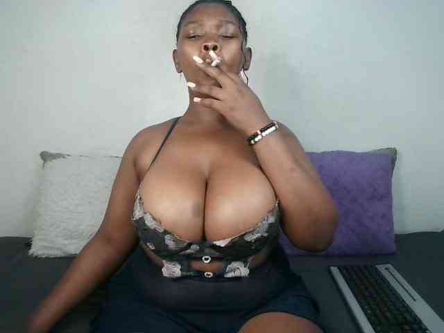 Thickqueenxxx webcam