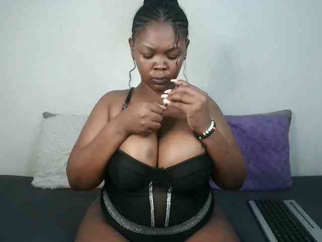 Thickqueenxxx webcam