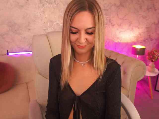 MollyWild webcam
