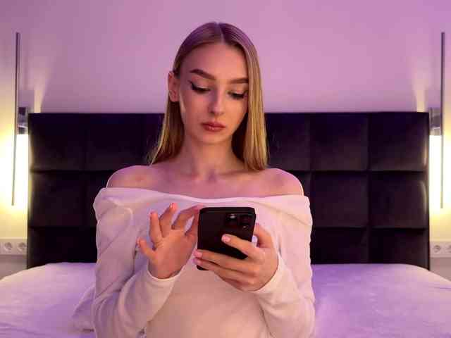 DiamondLily webcam