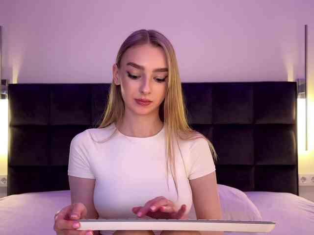 DiamondLily webcam