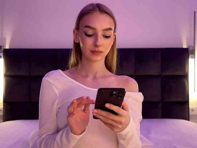 DiamondLily webcam