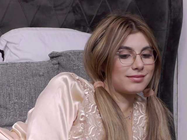 SweetAnisia webcam