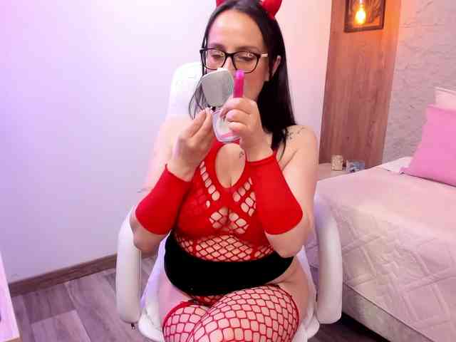 Sensual_Sahaara webcam