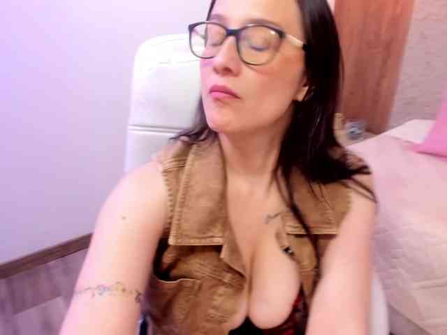 Sensual_Sahaara webcam