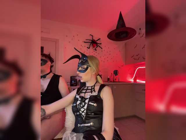 Entra en el chat con el modelo SOFYandMIKE SOFYandMIKE