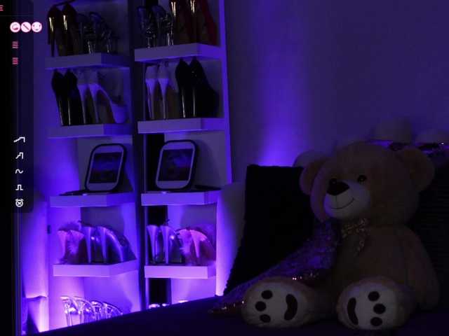 Vai a chattare su AngelaMyst AngelaMyst