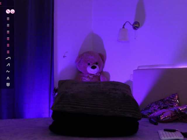 Entra en el chat con el modelo AngelaMyst AngelaMyst