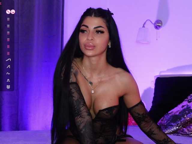 Entra en el chat con el modelo AngelaMyst AngelaMyst