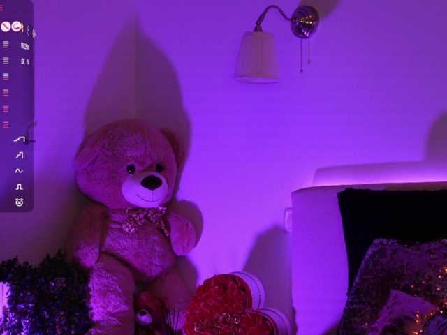 Entra en el chat con el modelo AngelaMyst AngelaMyst