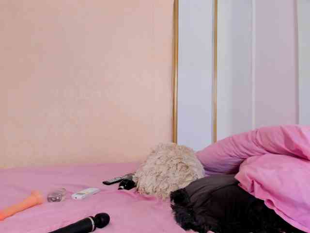 Roxxana-queen webcam