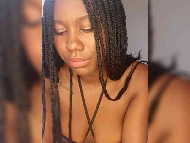 Roxxana-queen webcam