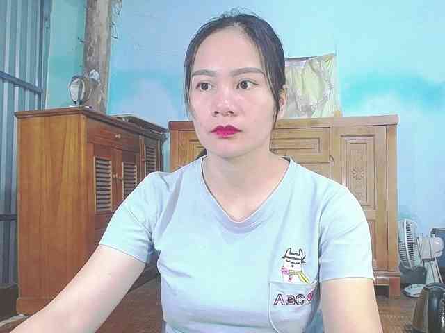 EllaShow93 webcam