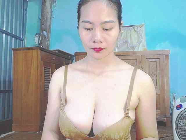 EllaShow93 webcam