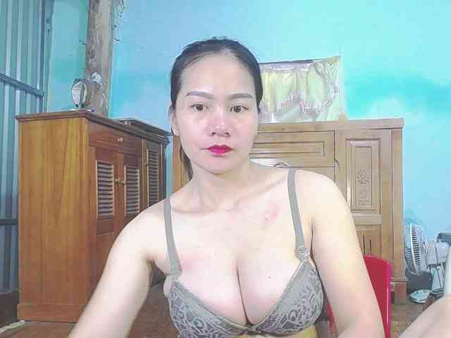 EllaShow93 webcam