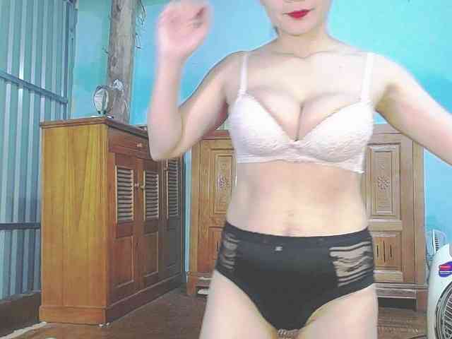 EllaShow93 webcam