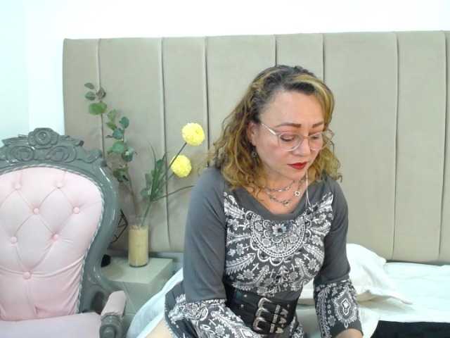 Lupita223 webcam