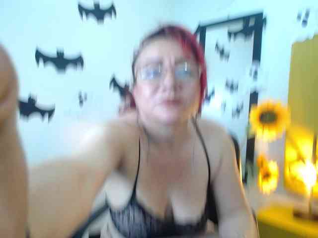 Lupita223 webcam