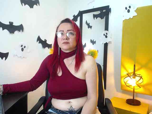 Lupita223 webcam