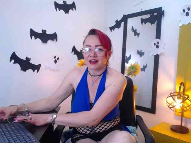 Lupita223 webcam