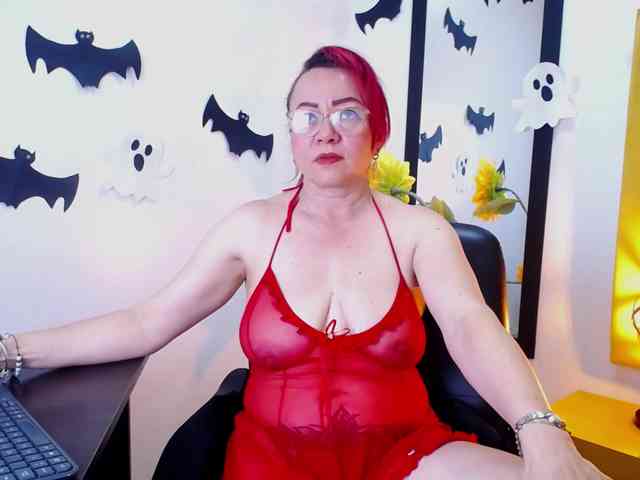 Lupita223 webcam