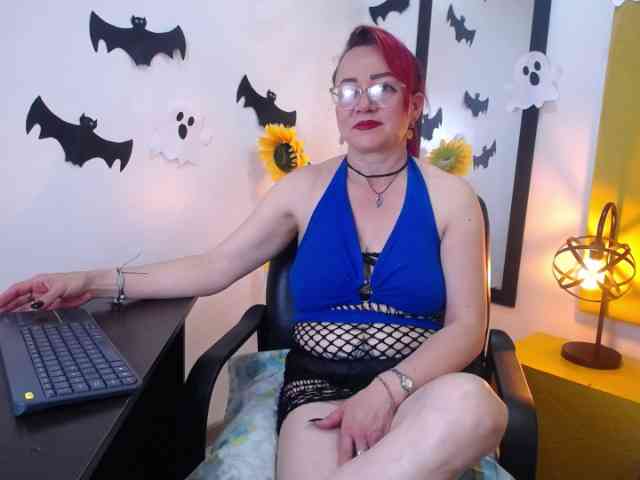 Lupita223 webcam