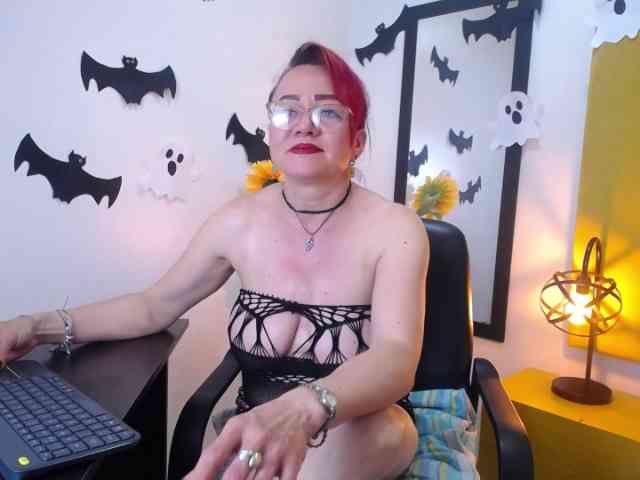 Lupita223 webcam