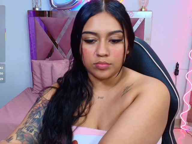 kendra-tay webcam