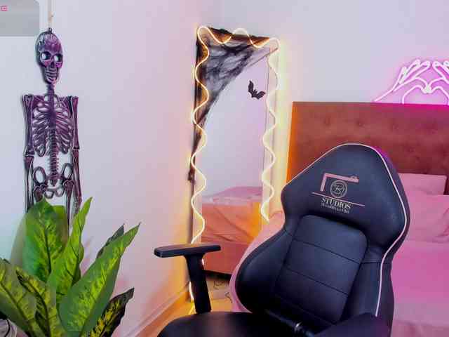 kendra-tay webcam