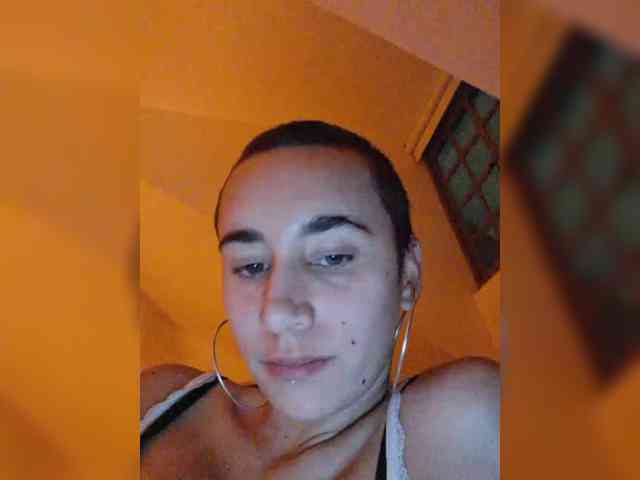 AntoniaDilune webcam