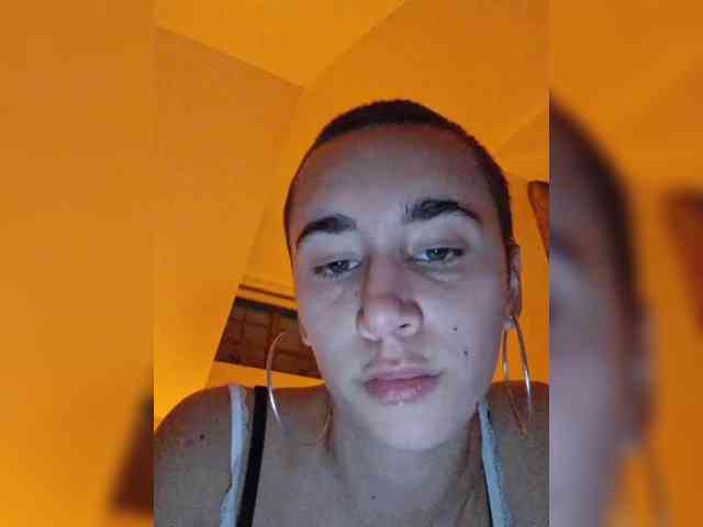 AntoniaDilune webcam