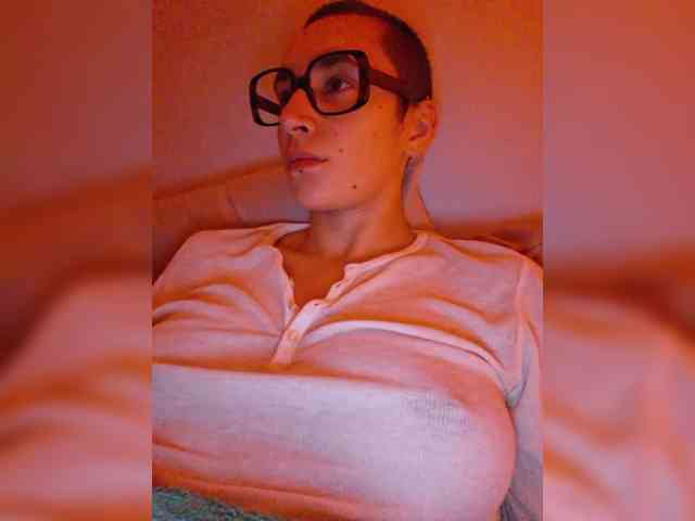 AntoniaDilune webcam